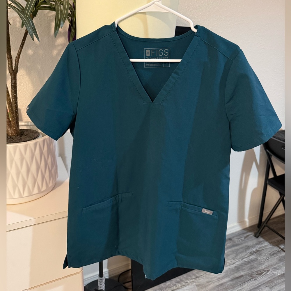 Figs Scrub Top and Pants Set - Picture 2 of 7